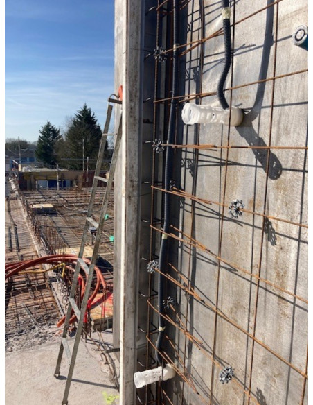 Boite de banche pour mur béton banché Maxibanche Dos à Dos pour gaine ICT D.25mm CAPRI CAP959932