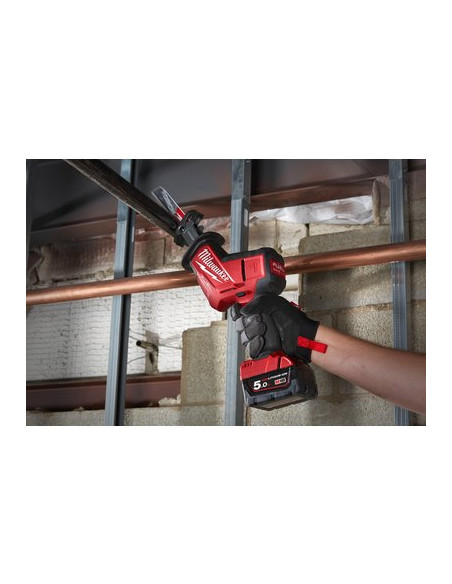 SCIE SABRE COMPACT FUEL18V 5AH MILWAUKEE 4933459885