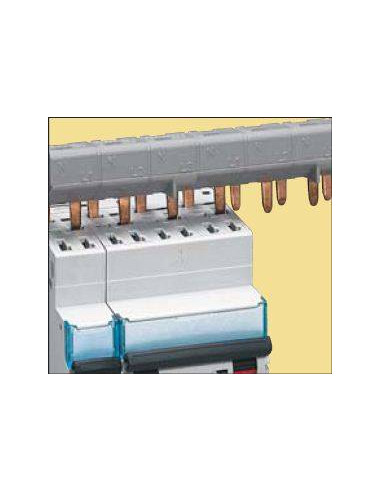 Disjoncteur DX³4500 6kA arrivée haute et sortie basse par borne à vis tétrapolaire 400V~ 10A courbe C 3 modules LEGRAND 406908