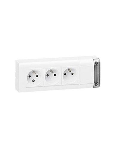 Multiprise équipée de 3 prises 2P+T longueur 208mm pour fixation au mur, mobile ou avec moulure à cabler LEGRAND 050609